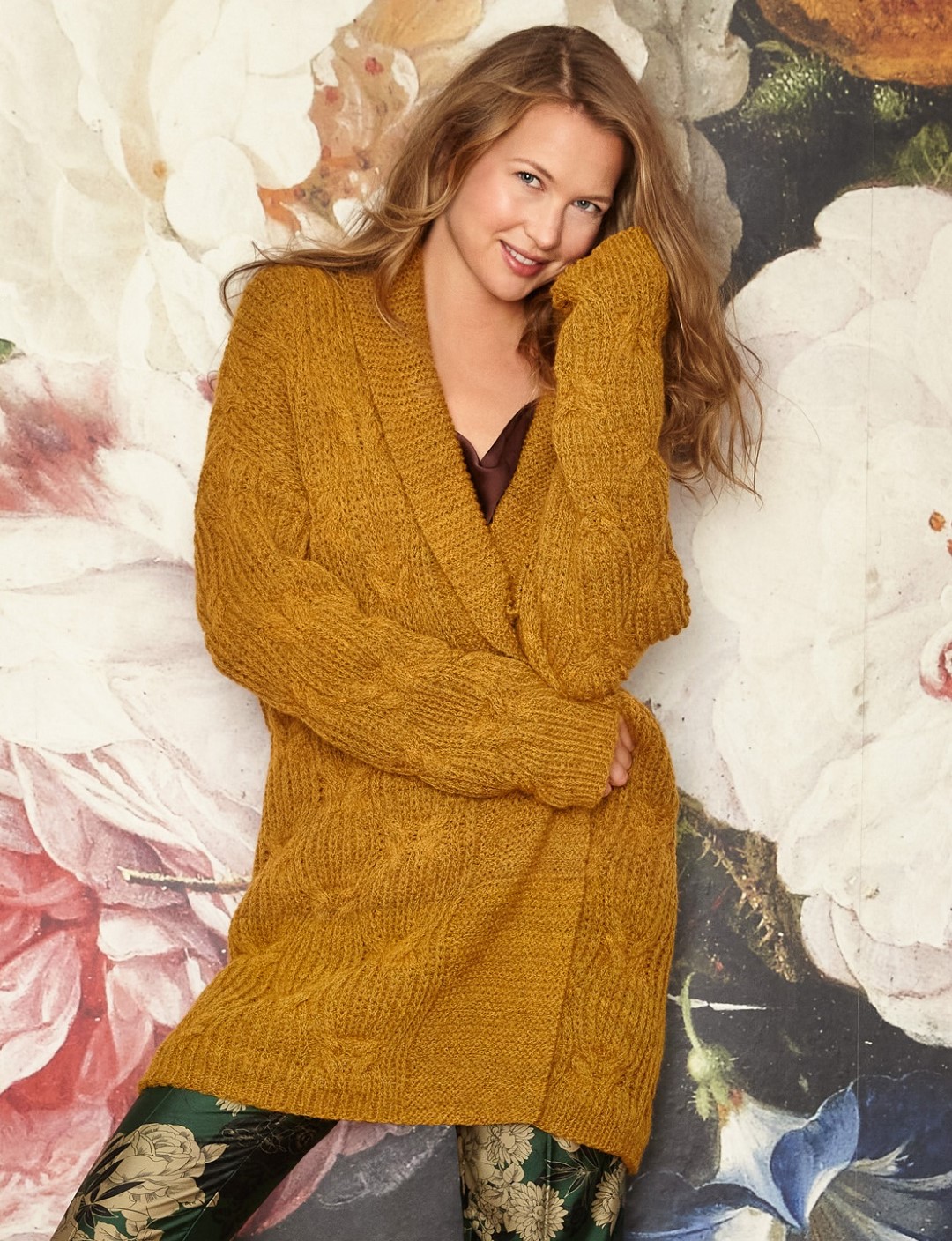 Artikelbild 1 des Artikels “Cardigan im Halbpatent-Zopfmuster aus Alta Moda Alpaca “