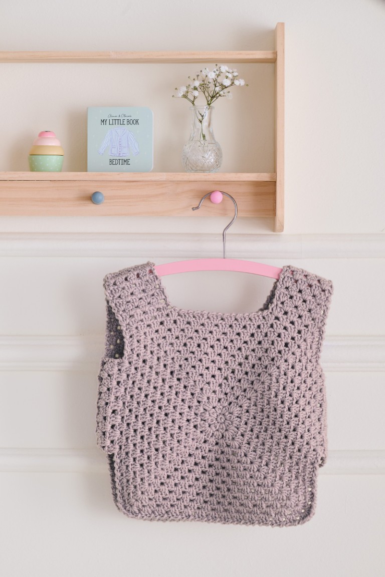 Artikelbild 1 des Artikels “Pullunder Im Grannymuster aus Cool Wool Big 1000 - Burgund | 98/104 (200g)“
