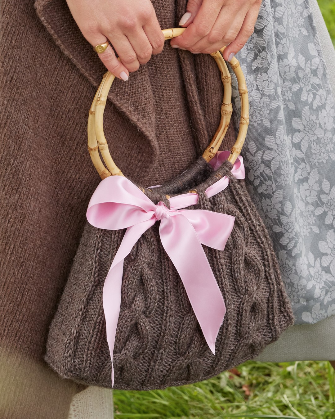 Artikelbild 1 des Artikels “Tasche Mit Zopfmuster aus Alpina “