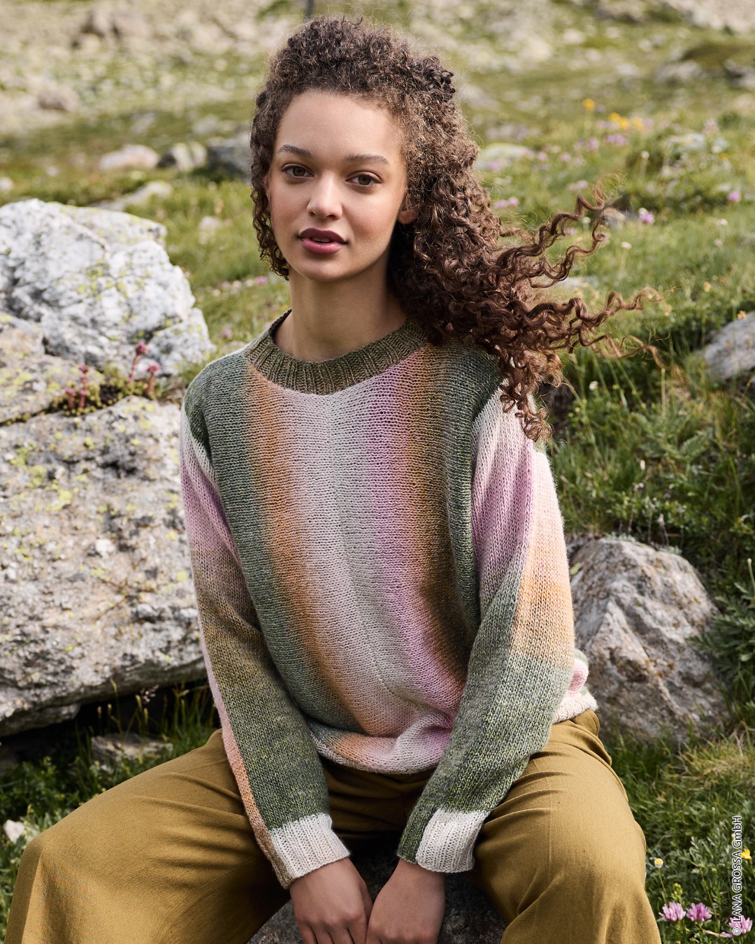 Artikelbild 1 des Artikels “Pullover Quer Gestrickt aus Gomitolo Fumo “