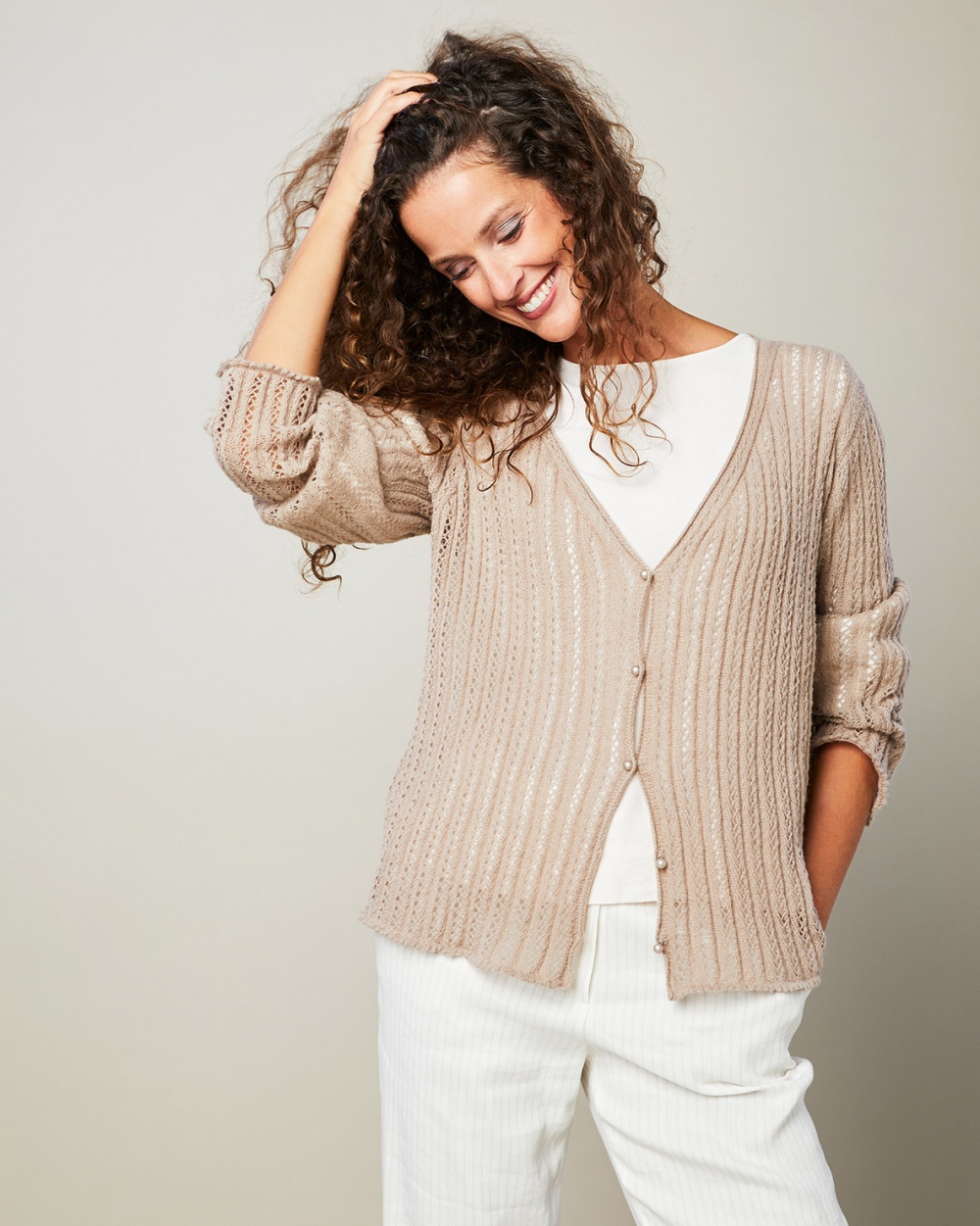 Artikelbild 1 des Artikels “Lacetrick-Cardigan mit V-Ausschnitt aus Lamana Modena “
