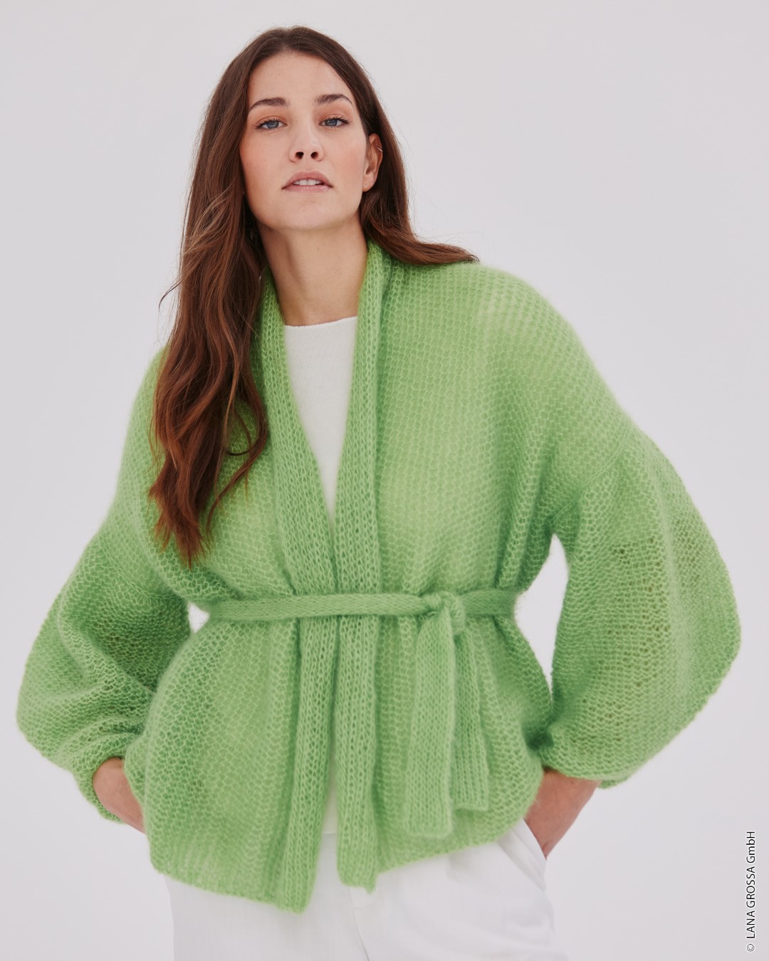 Artikelbild 1 des Artikels “Schalkragen-Cardigan Topdown aus Silkhair “