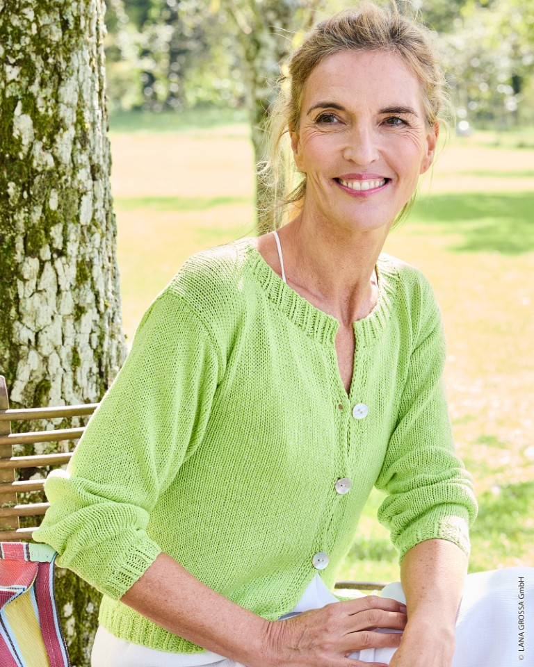 Artikelbild 1 des Artikels “Kurze Strickjacke aus Landlust Sommerseide 55 - Burgund | 36/38 (300g)“