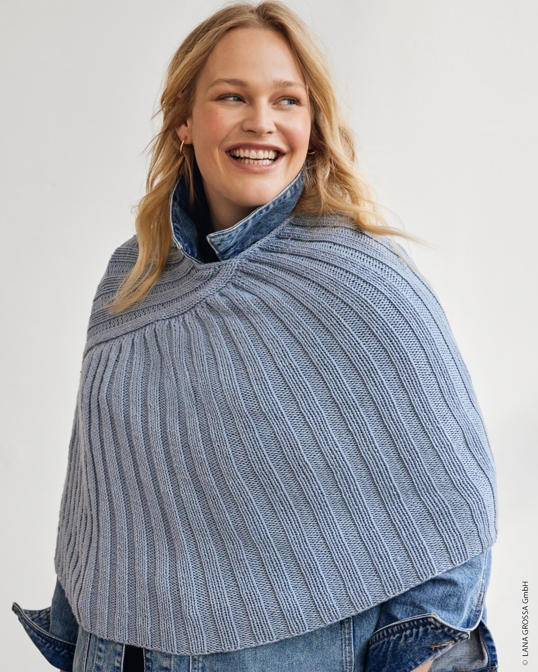Artikelbild 1 des Artikels “Poncho Im Rippenmuster aus Cool Wool Big “