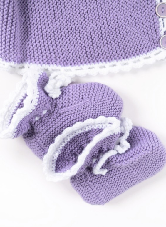 Artikelbild 1 des Artikels “Schühchen mit Häkelblende aus Pro Lana Baby Micro “