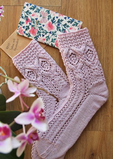 Artikelbild 1 des Artikels “Socken mit Rautenmuster aus Regia Premium Cashmere “