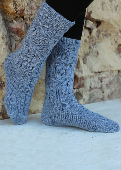 Artikelbild 1 des Artikels “Socken mit Flechtmuster aus Regia Premium Bamboo “
