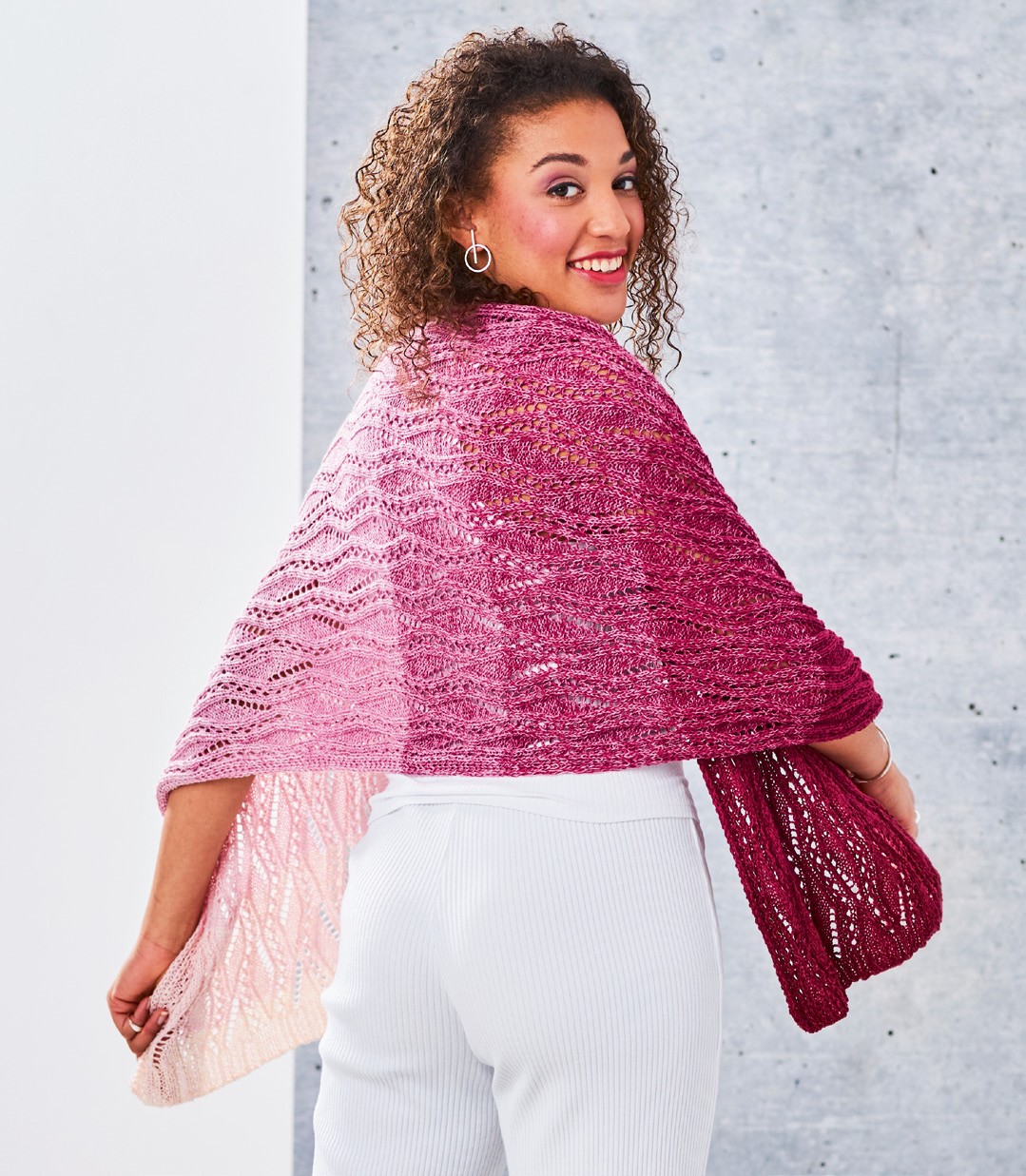 Artikelbild 1 des Artikels “Stola Blätterwellen aus Woolly Hugs Bobbel Cotton XXL “