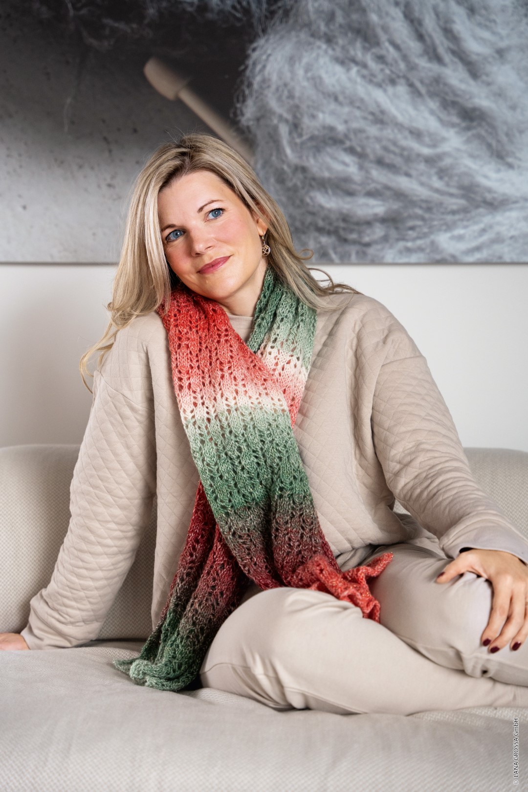 Artikelbild 1 des Artikels “Stola Mit Lochmuster aus Christmas Edition “