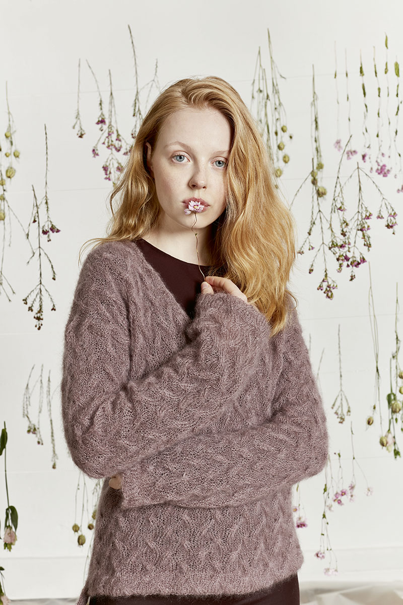 Artikelbild 1 des Artikels “Pullover mit V-Ausschnitt und Zopfmuster aus Mohair Luxe “