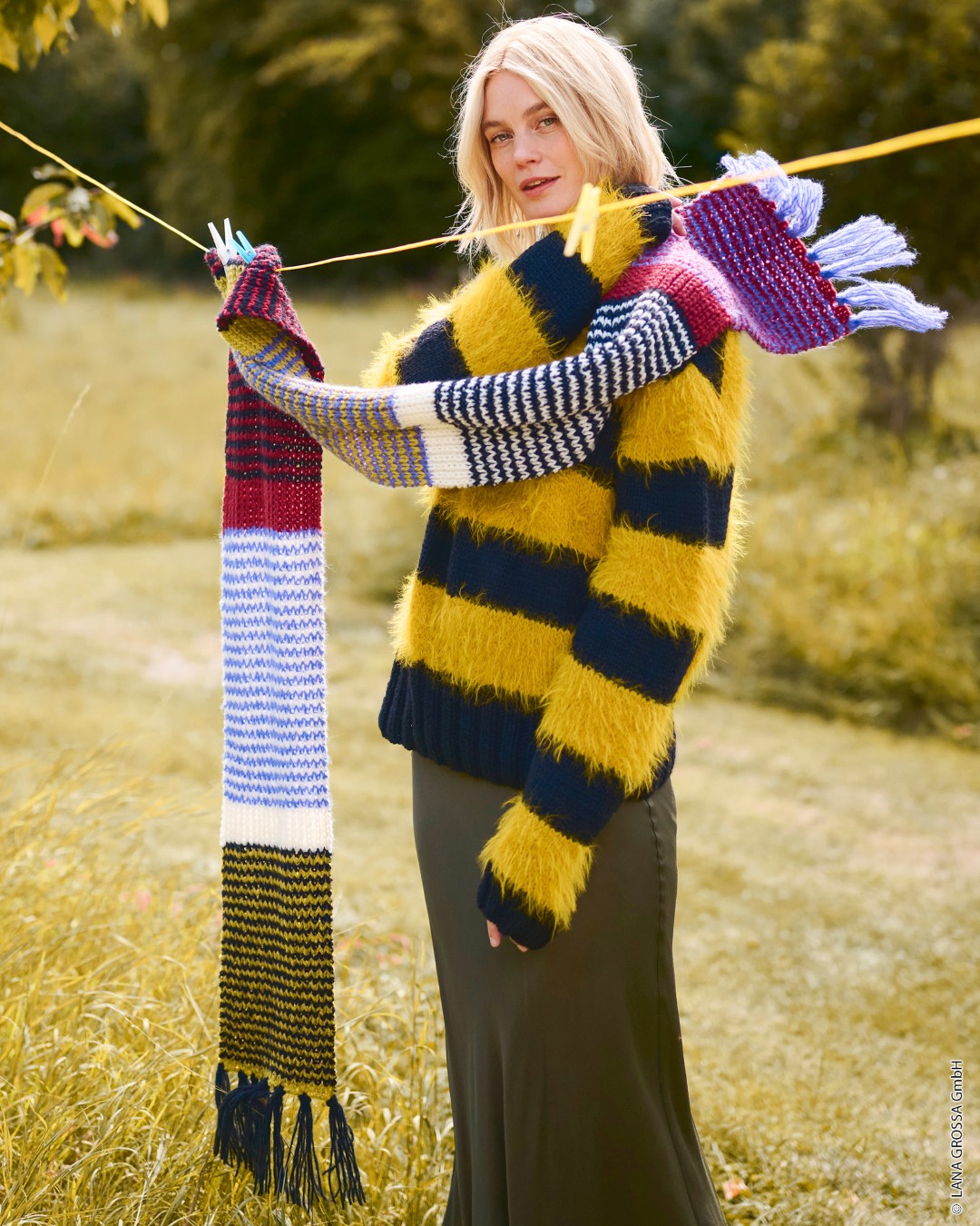 Artikelbild 1 des Artikels “Fransenschal Mit Streifen aus Cool Merino & Nebbia “