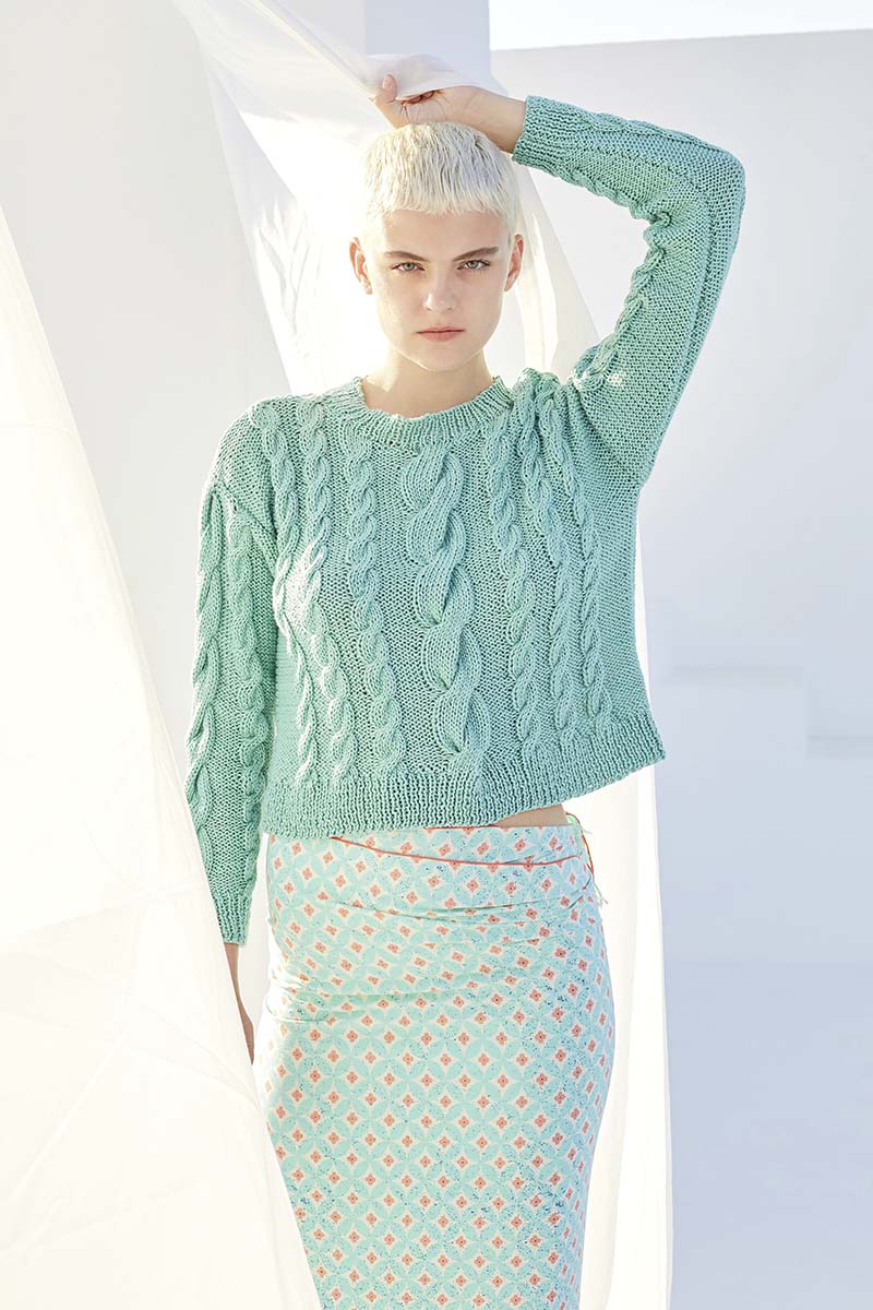 Artikelbild 2 des Artikels “Sweater Crazy Cables aus WOOLADDICTS Sunshine “