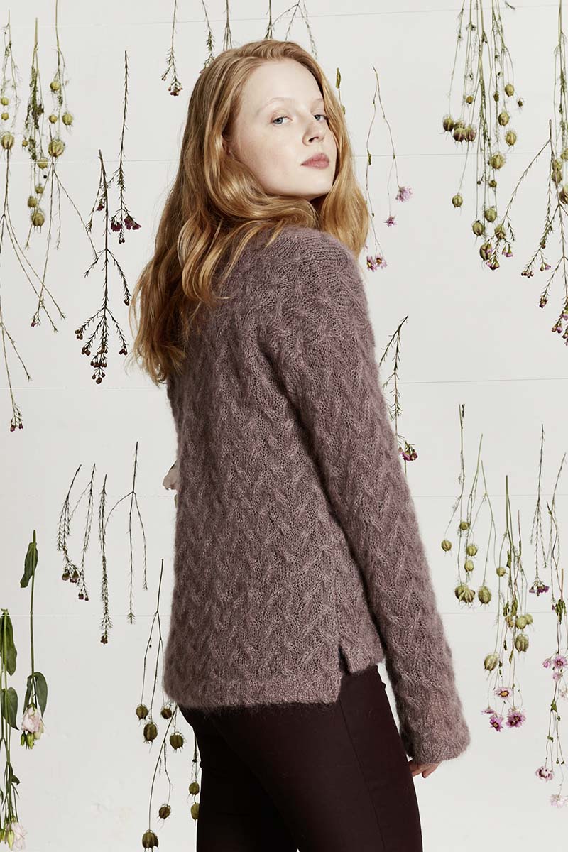 Artikelbild 2 des Artikels “Pullover mit V-Ausschnitt und Zopfmuster aus Mohair Luxe “