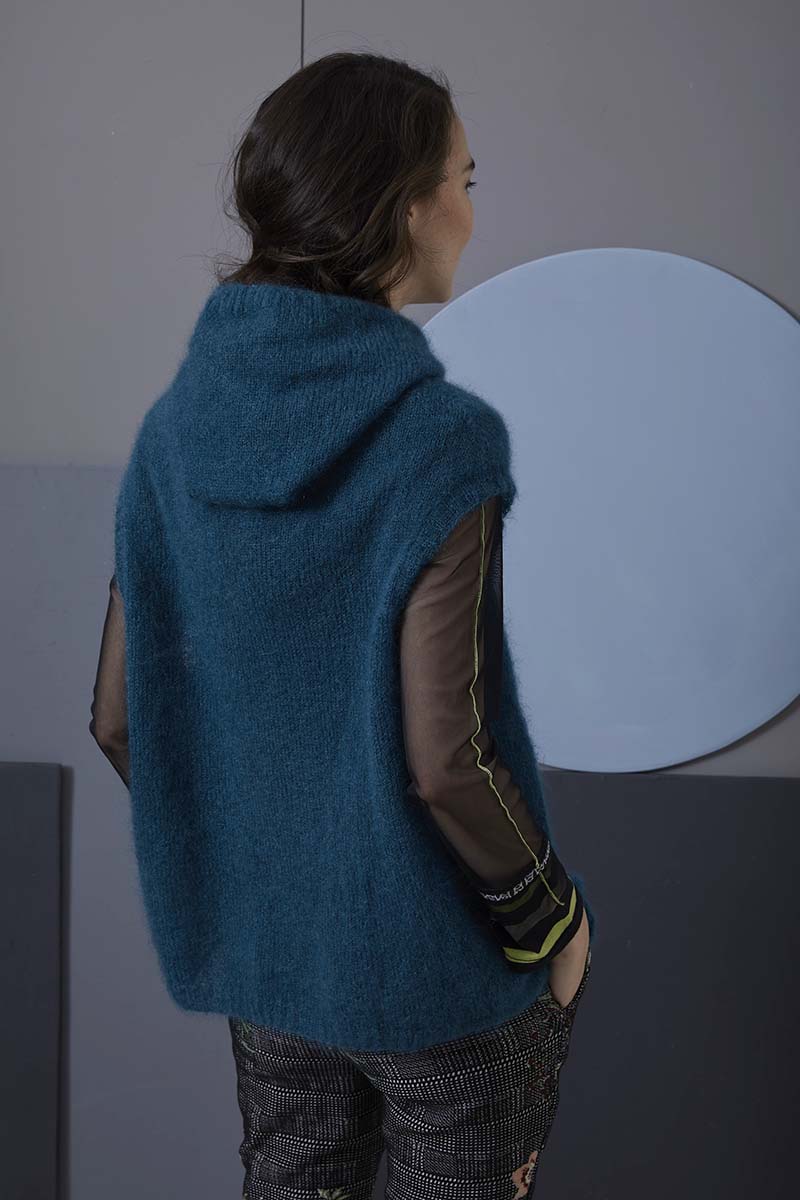 Artikelbild 3 des Artikels “Kapuzenpullover ohne Ärmel aus Mohair Luxe 698.0199 - Oliv dunkel | L-XL (225g)“