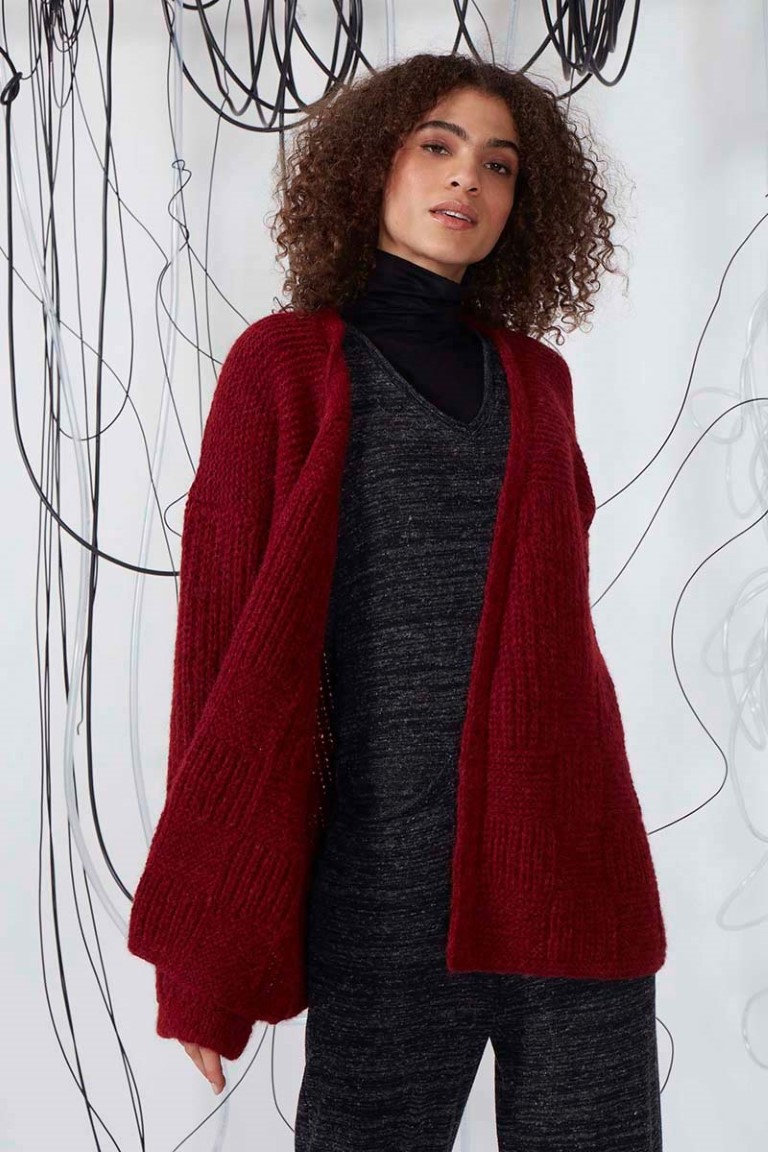 Artikelbild 3 des Artikels “Cardigan aus Malou Light 887.0166 - Beere | S-M (350g)“