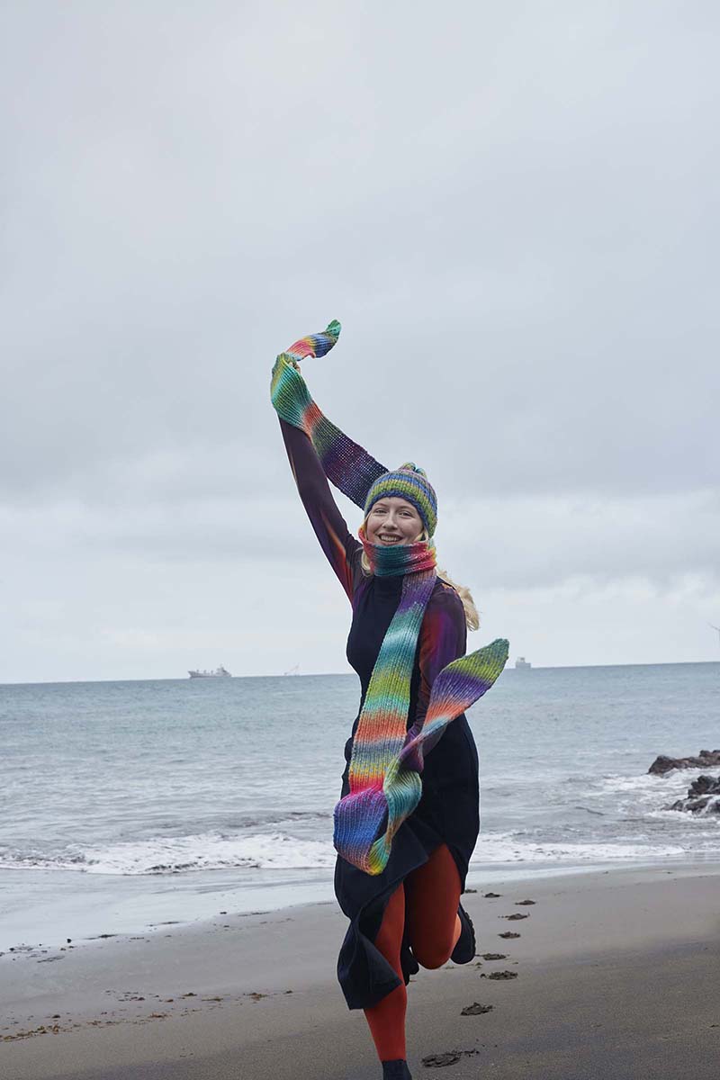 Artikelbild 3 des Artikels “Scarf with hood Be A Rainbow aus Mystery “