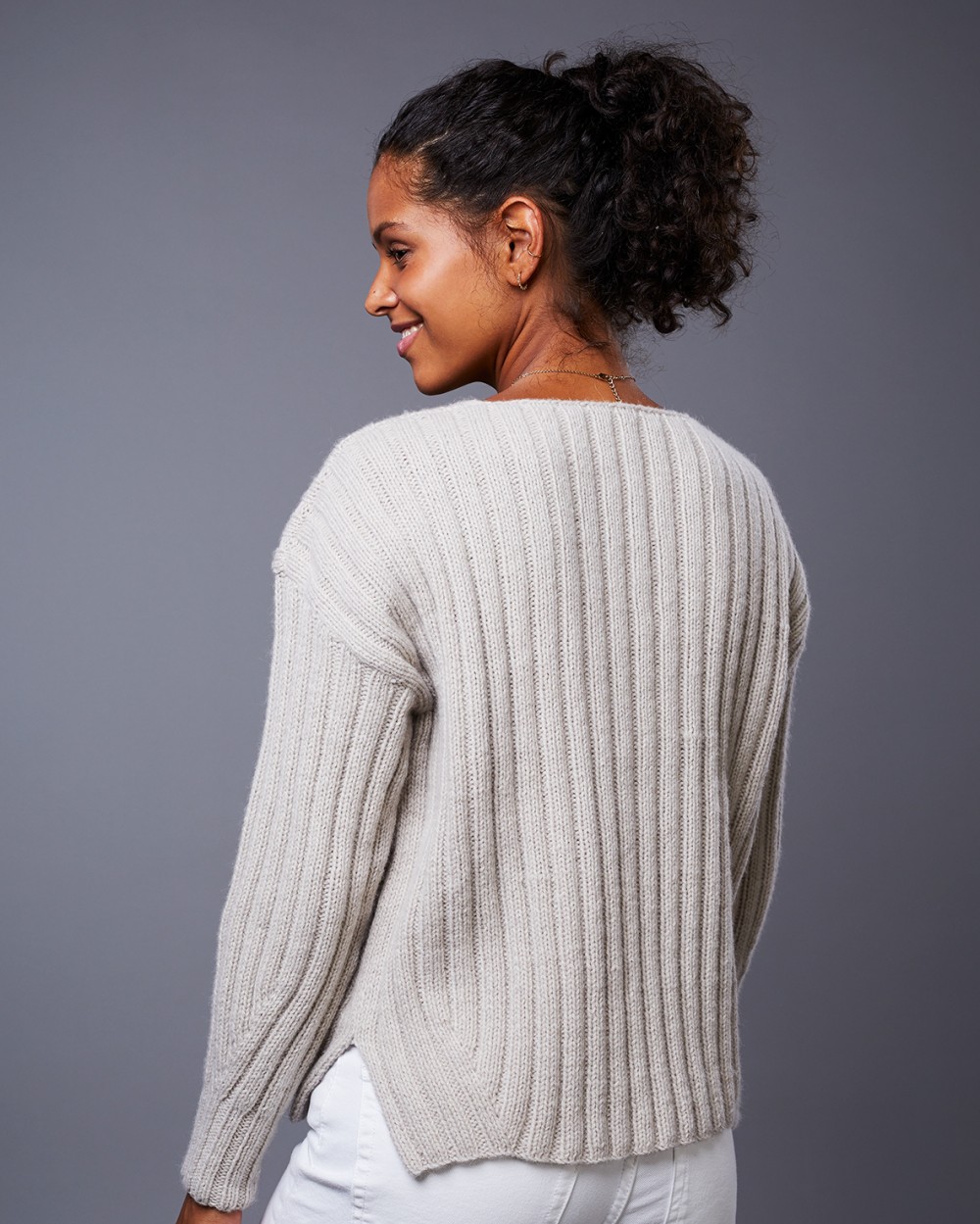 Artikelbild 3 des Artikels “Pullover Lynn aus Lamana Bergamo 37 - Perlgrau | L (450g)“