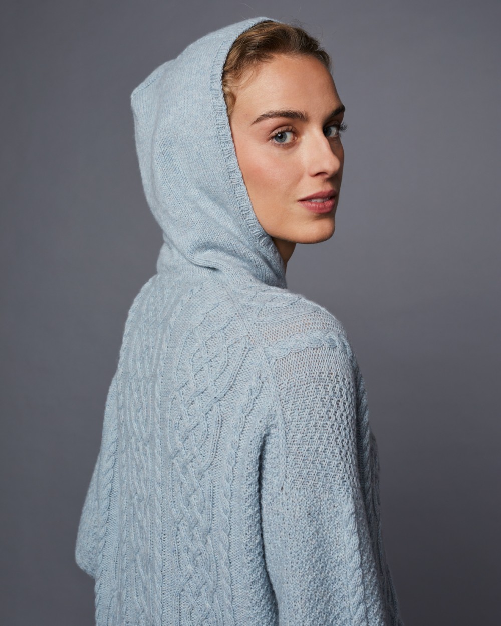Artikelbild 3 des Artikels “Pullover Kirsten aus Lamana Como 69 - Tanne | S (325g)“