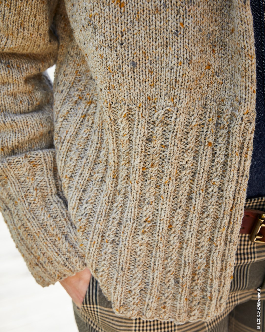 Artikelbild 3 des Artikels “Jacke Mit Rippen-Zopfmuster aus Landlust Soft Tweed 180 “