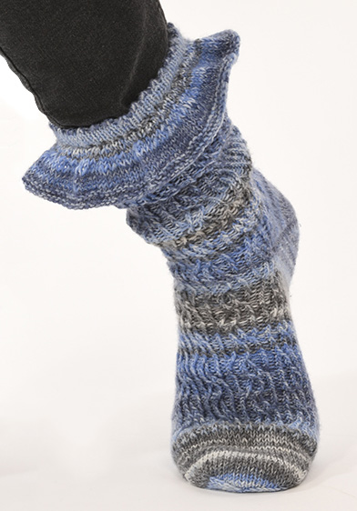 Artikelbild 3 des Artikels “Socken mit Zopfmuster aus Linie 12 Street Design Color “