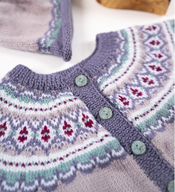Artikelbild 3 des Artikels “Jäckchen mit Jacquardmuster aus Pro Lana Baby Merino Soft “