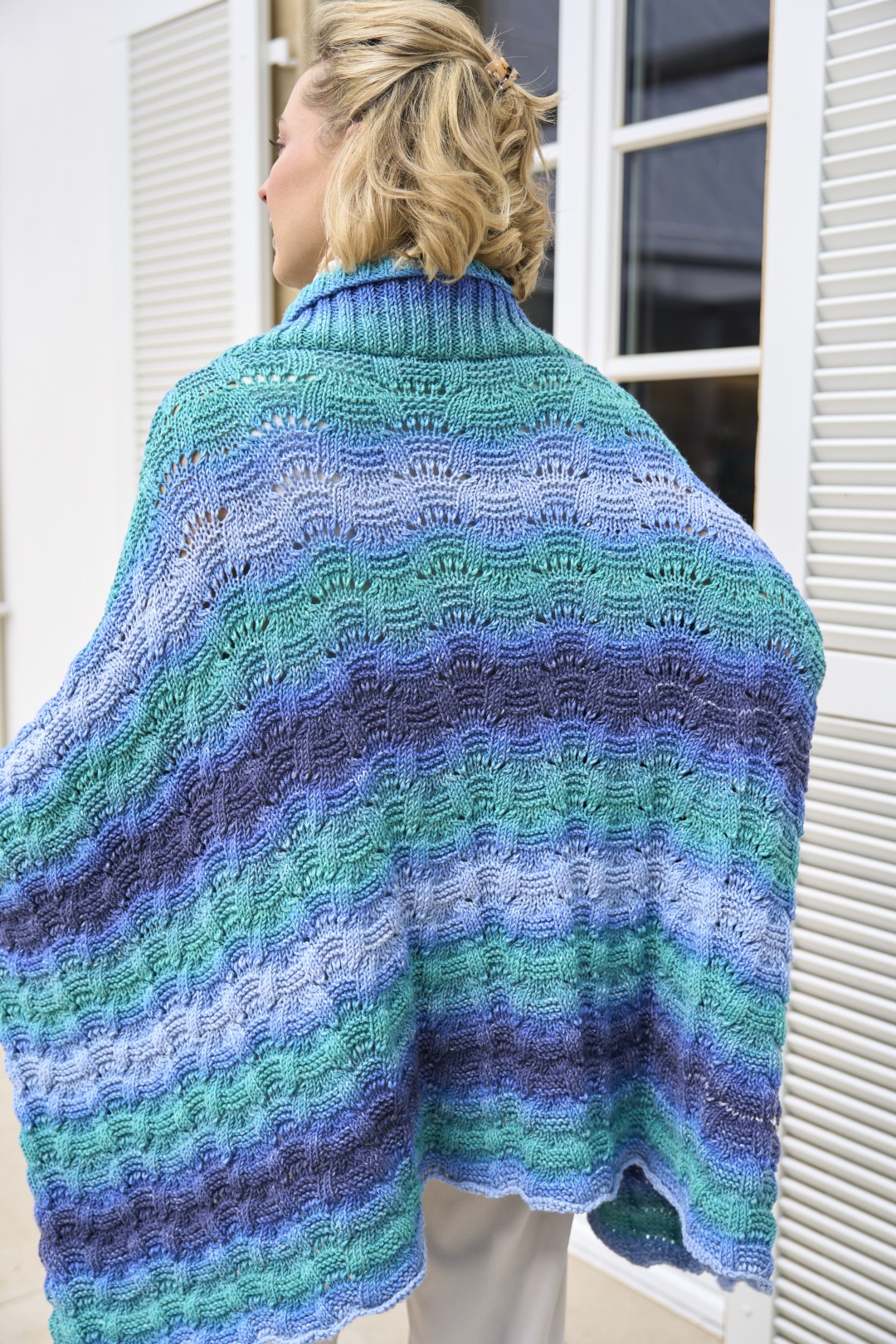 Artikelbild 3 des Artikels “Poncho aus Pro Lana 1-2-3 Ideen Merino “
