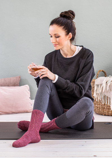 Artikelbild 3 des Artikels “Socken mit Lochmuster aus Regia Premium Bamboo “