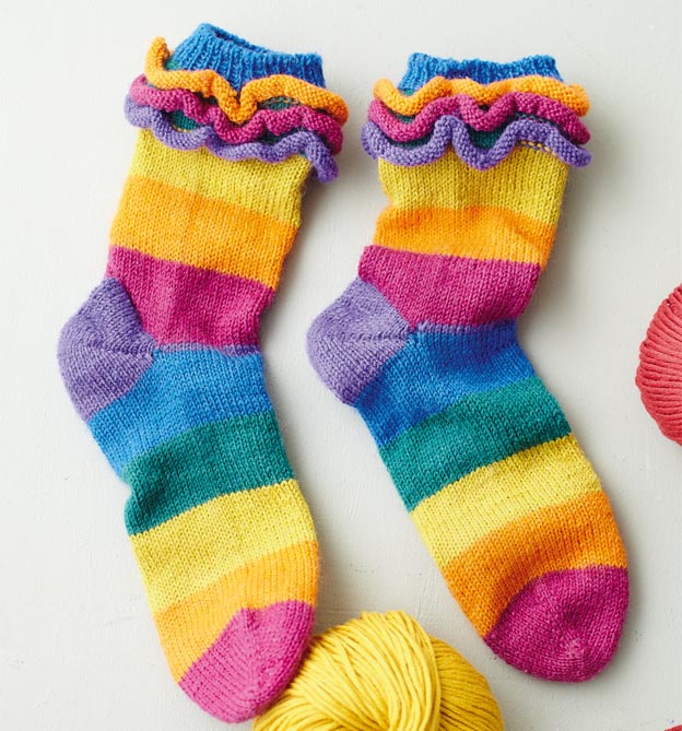 Artikelbild 4 des Artikels “TOPP  Das bunte Regenbogen Strick- und Häkelbuch “