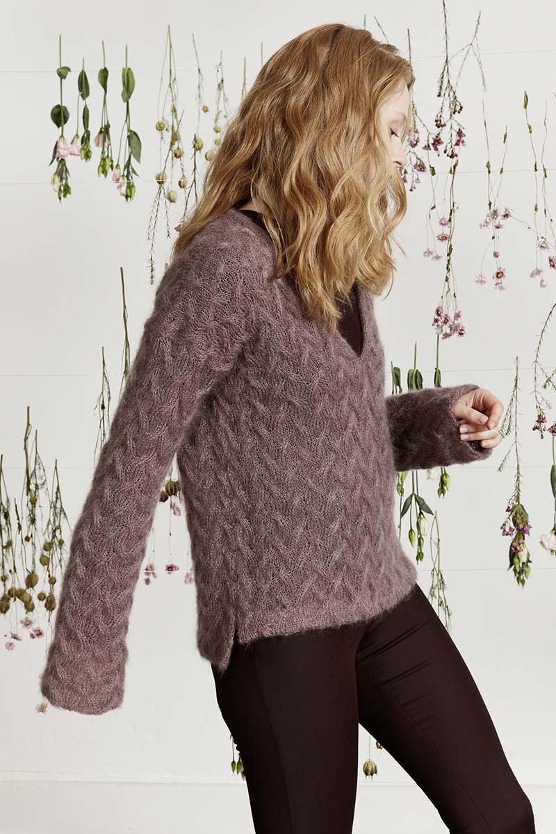 Artikelbild 4 des Artikels “Pullover mit V-Ausschnitt und Zopfmuster aus Mohair Luxe “