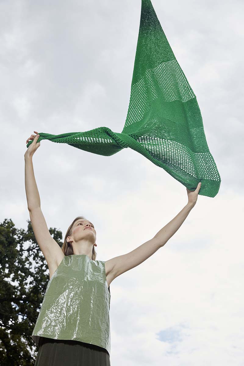 Artikelbild 4 des Artikels “Triangular shawl Sometimes Solitude aus Happiness “
