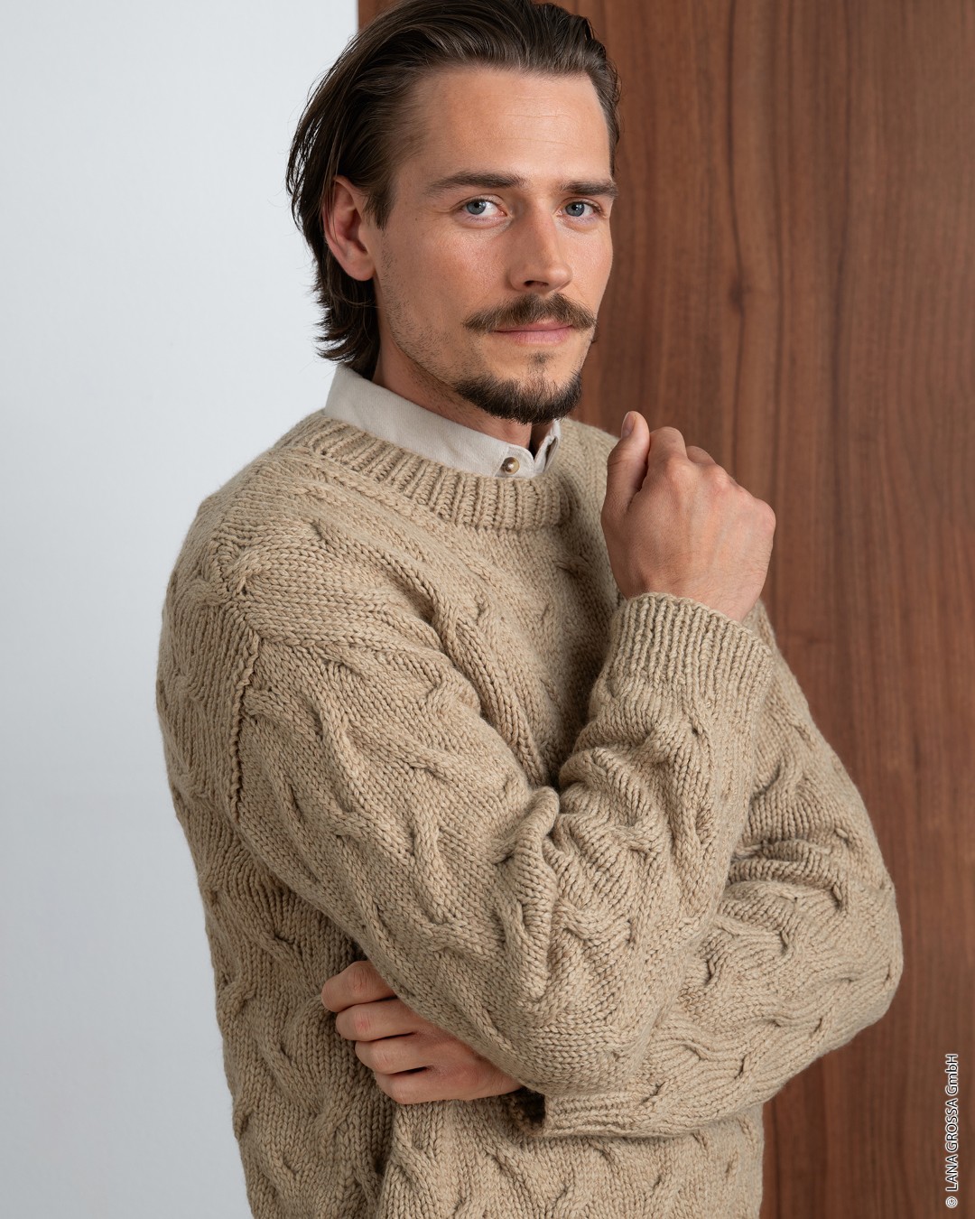 Artikelbild 4 des Artikels “Pullover Im Zopfmuster aus Cool Merino Big 239 - Saphirbau | 48 (700g)“
