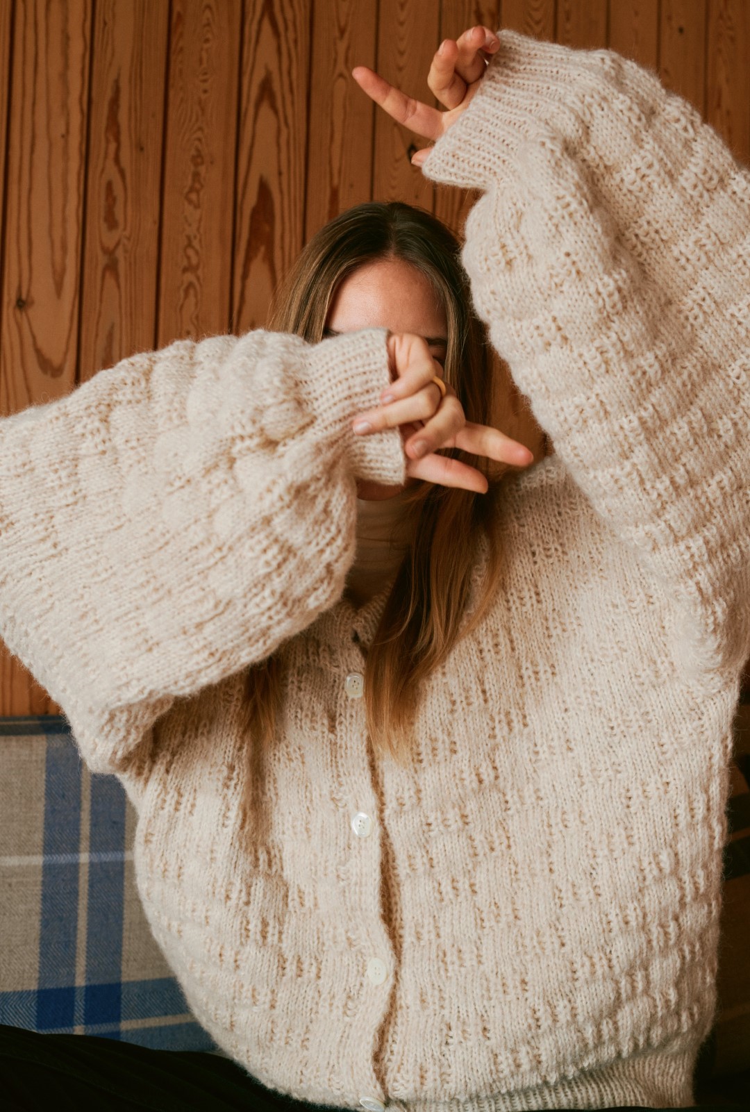 Artikelbild 4 des Artikels “Cardigan im Würfelmuster aus Natural Alpaca Pelo “
