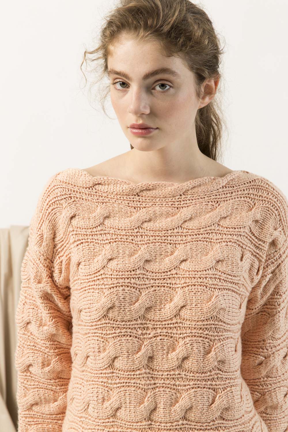 Artikelbild 5 des Artikels “Pullover mit Zopfmuster aus Amira “