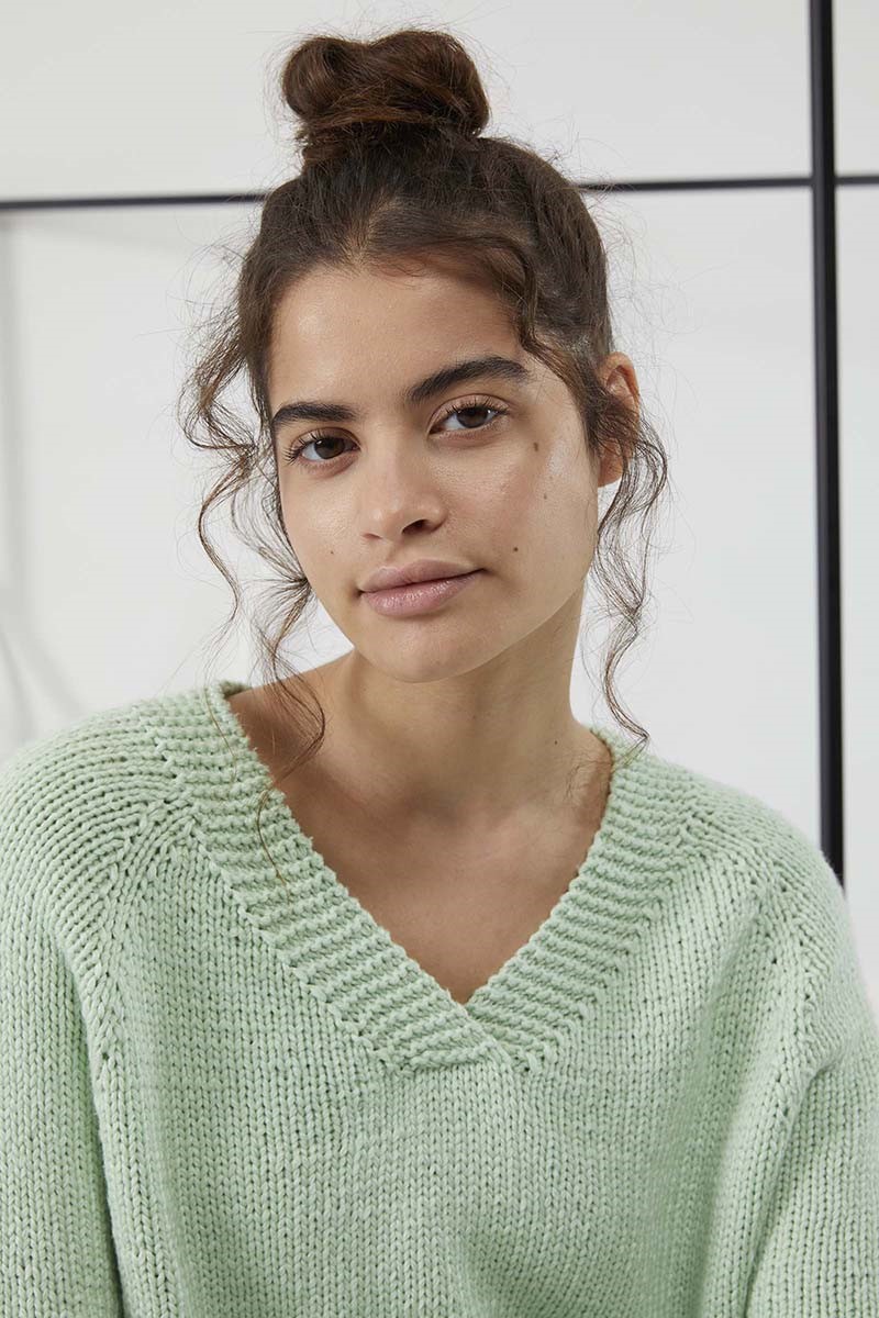 Artikelbild 5 des Artikels “Pullover mit V-Ausschnitt aus Amira “