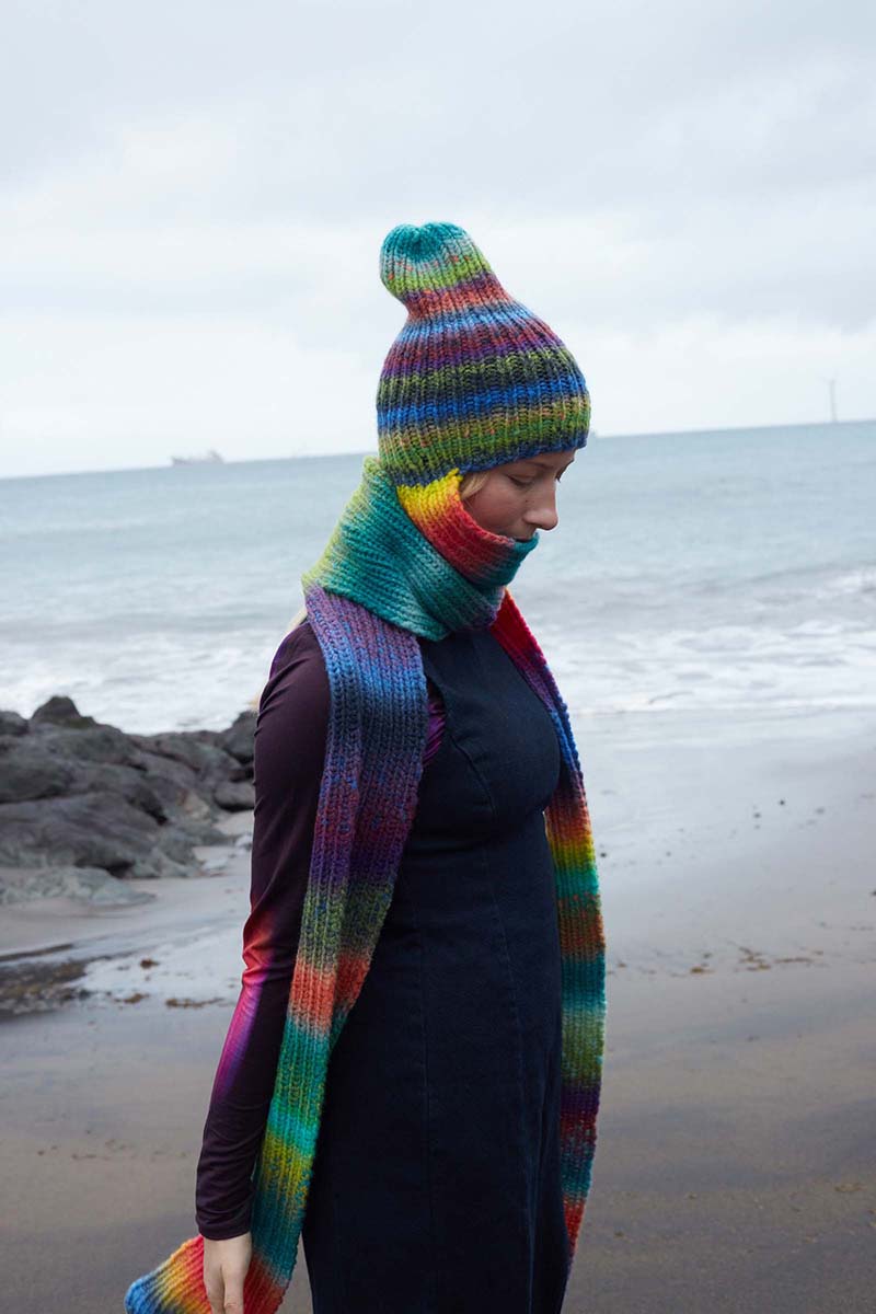 Artikelbild 5 des Artikels “Scarf with hood Be A Rainbow aus Mystery “