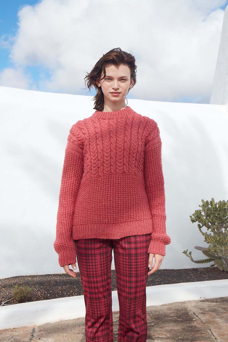Artikelbild 5 des Artikels “Pullover Damask Rose aus WOOLADDICTS Memory 1124.0004 - Schwarz | M (700g)“
